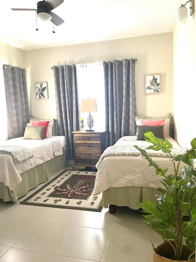 Seashore Vacation Home, Oceanpointe, Lucea, Jamaica Exterior foto