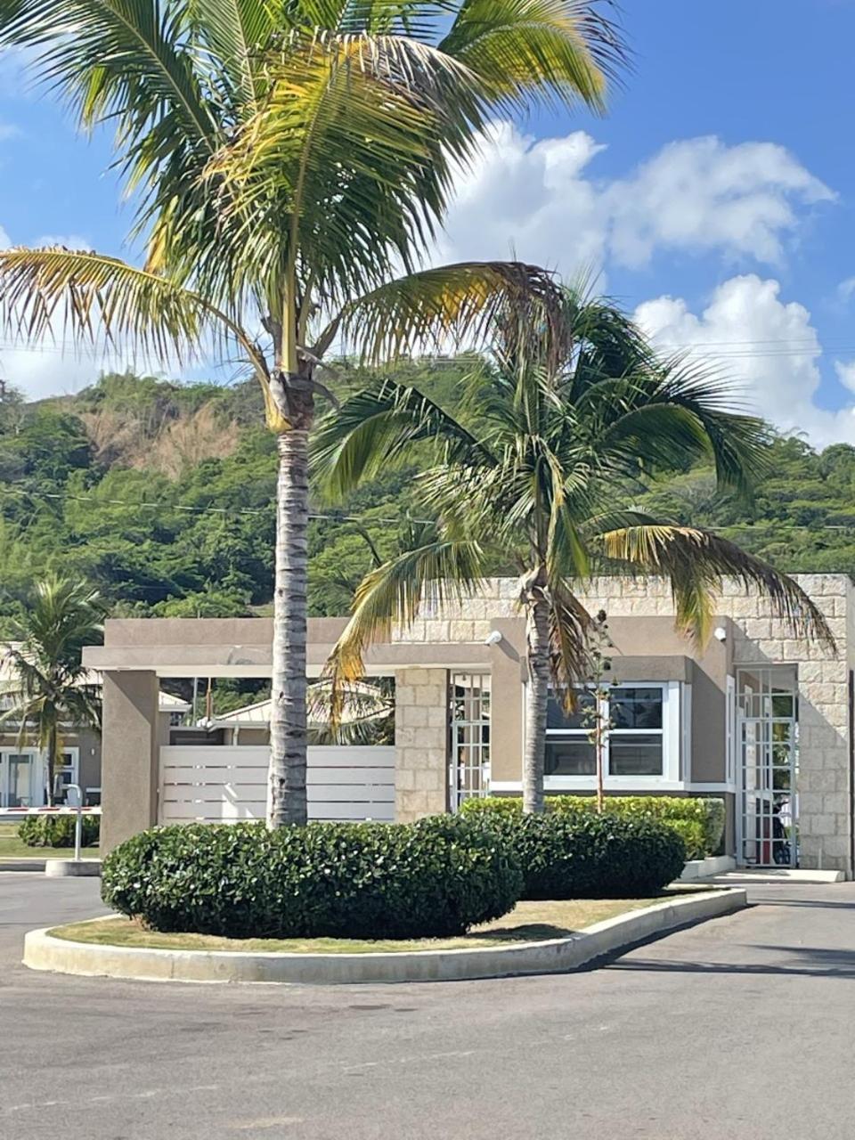 Seashore Vacation Home, Oceanpointe, Lucea, Jamaica Exterior foto